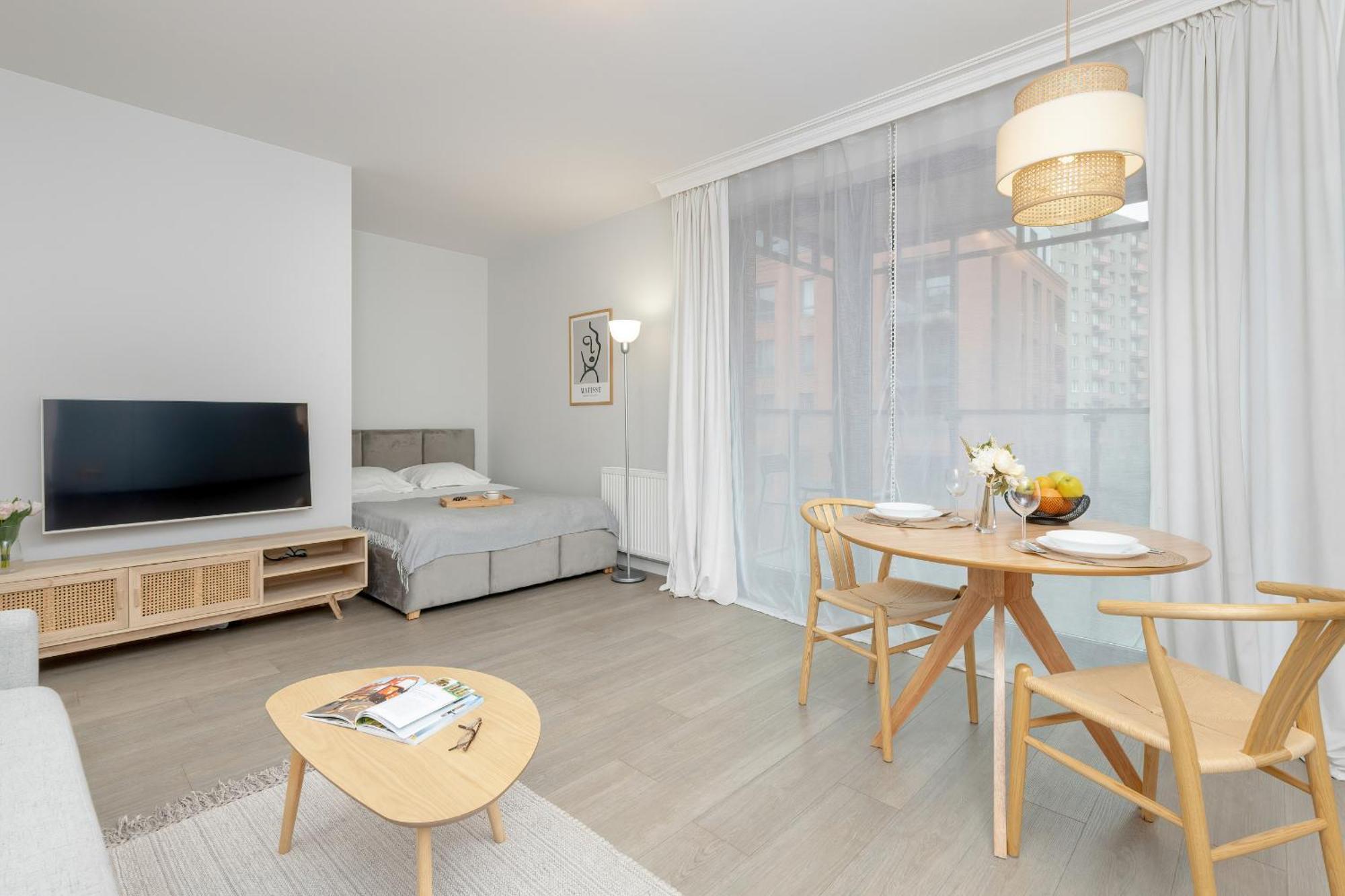 Woodicapart With Balcony In By Renters Lejlighed